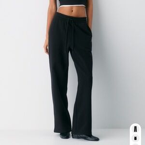 Aritzia Black Relaxed Joggers